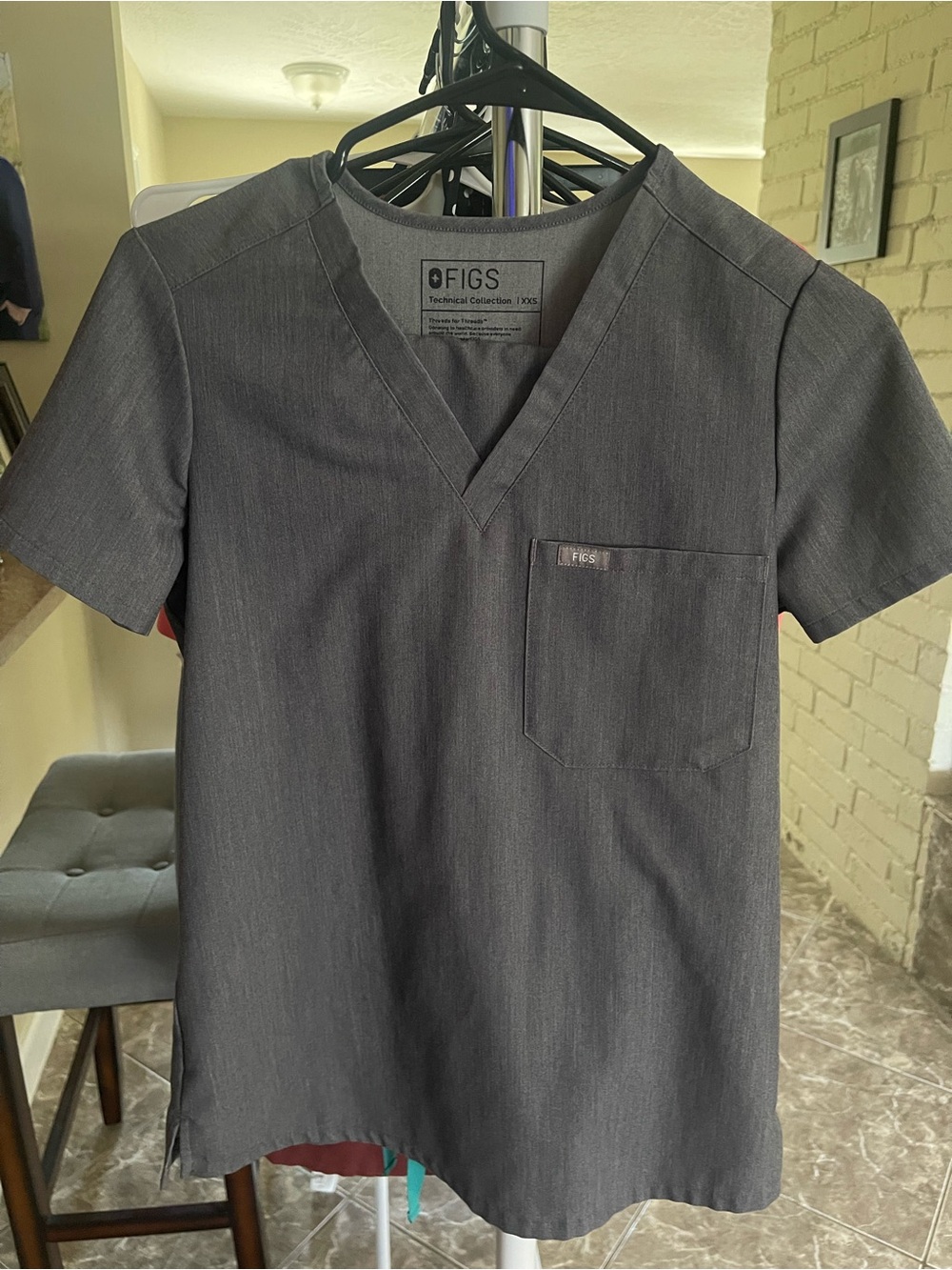 Figs Women's Catarina One-Picket Scrub Top in Graphite Size XXS